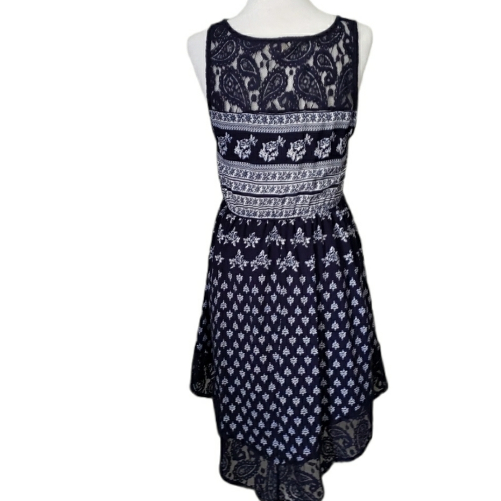 Entro blue / white floral lace edged trend… - Picture 1 of 7